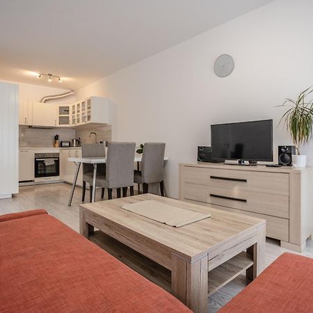 Spacious Terrace Apartment With Free Private Parking Praga Exterior foto