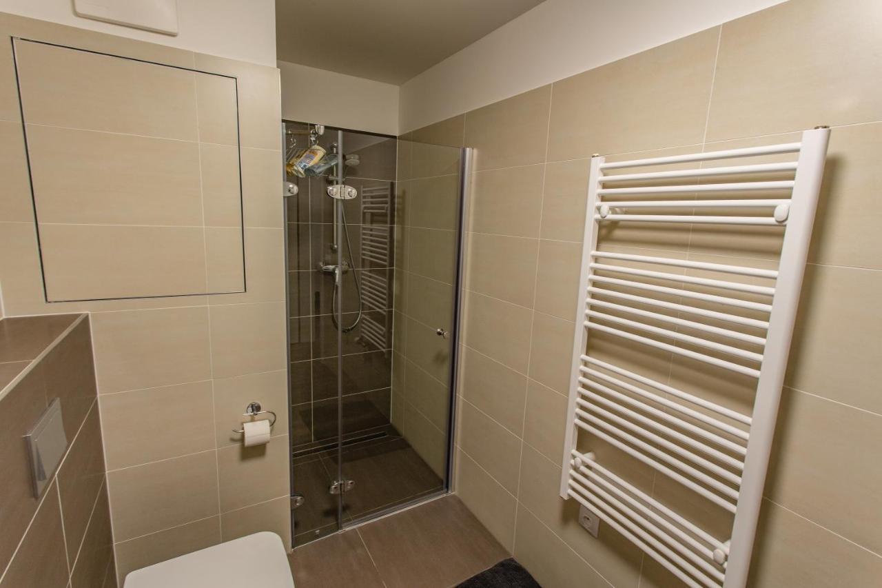 Spacious Terrace Apartment With Free Private Parking Praga Exterior foto