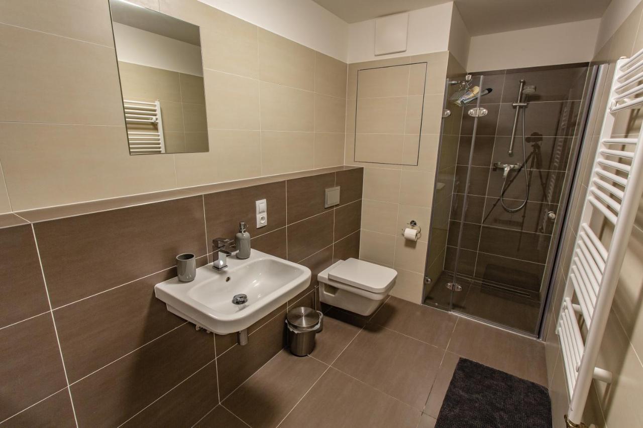 Spacious Terrace Apartment With Free Private Parking Praga Exterior foto