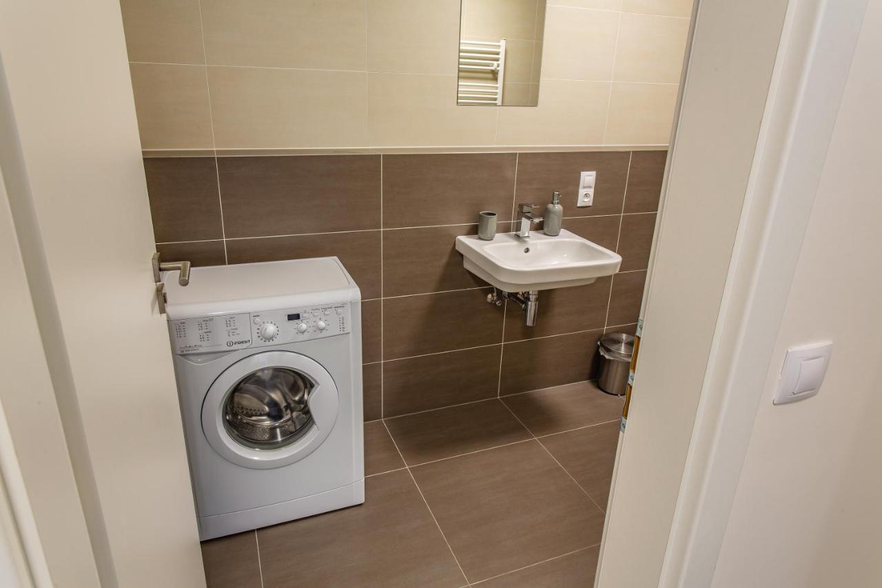 Spacious Terrace Apartment With Free Private Parking Praga Exterior foto