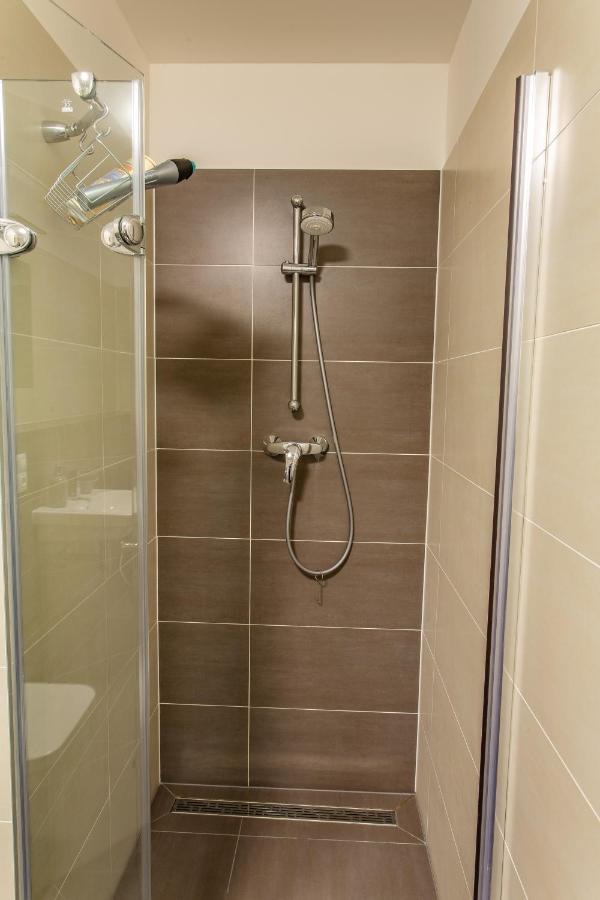 Spacious Terrace Apartment With Free Private Parking Praga Exterior foto